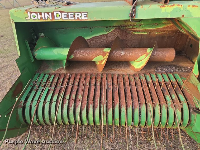 image for item DU2661 John Deere 348 small square baler