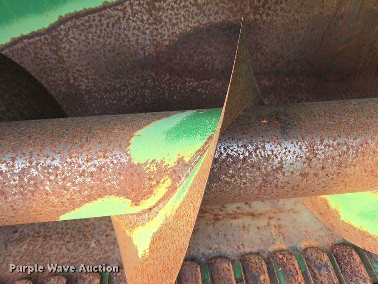 image for item DU2661 John Deere 348 small square baler