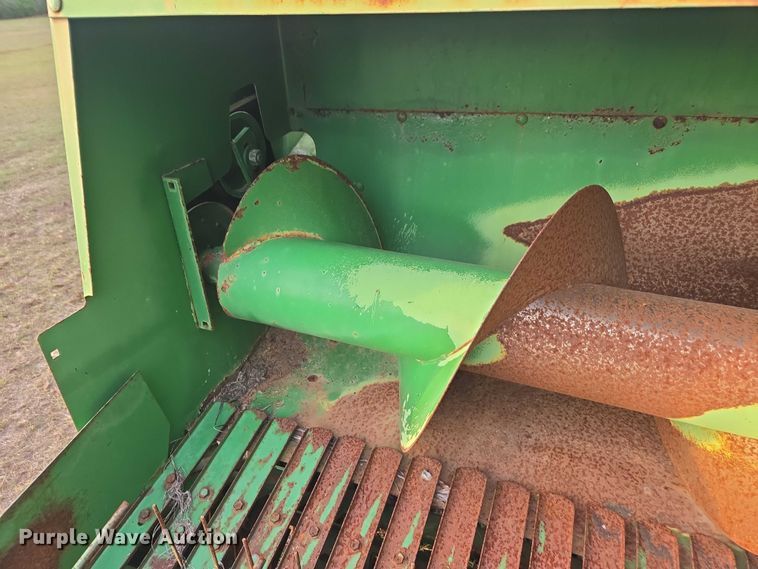 image for item DU2661 John Deere 348 small square baler