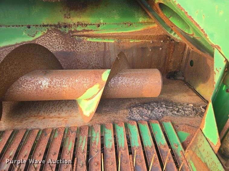 image for item DU2661 John Deere 348 small square baler