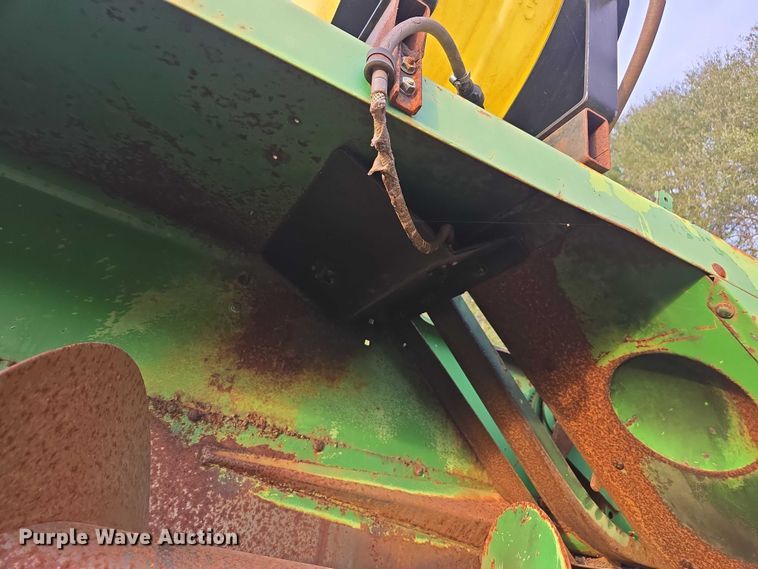 image for item DU2661 John Deere 348 small square baler