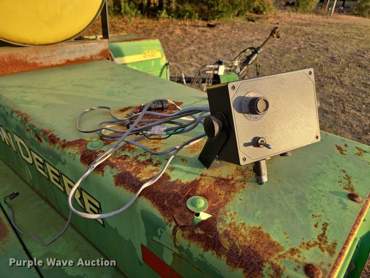 image for item DU2661 John Deere 348 small square baler