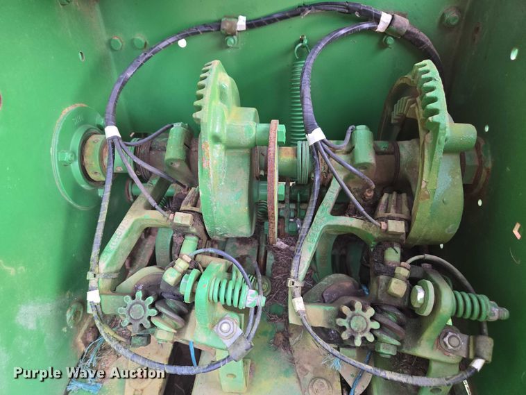 image for item DU2661 John Deere 348 small square baler