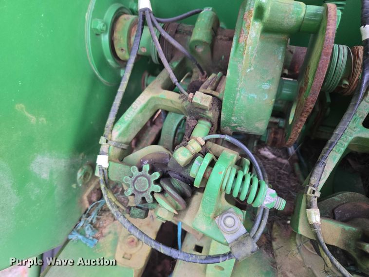 image for item DU2661 John Deere 348 small square baler