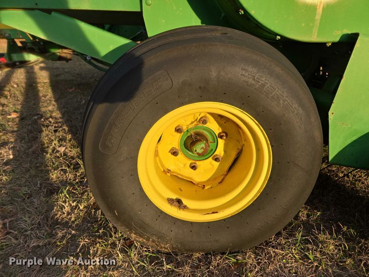 image for item DU2661 John Deere 348 small square baler