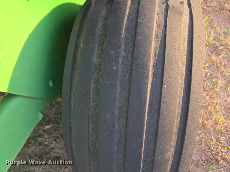 image for item DU2661 John Deere 348 small square baler