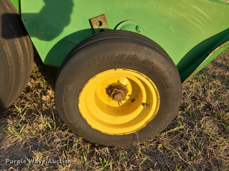 image for item DU2661 John Deere 348 small square baler