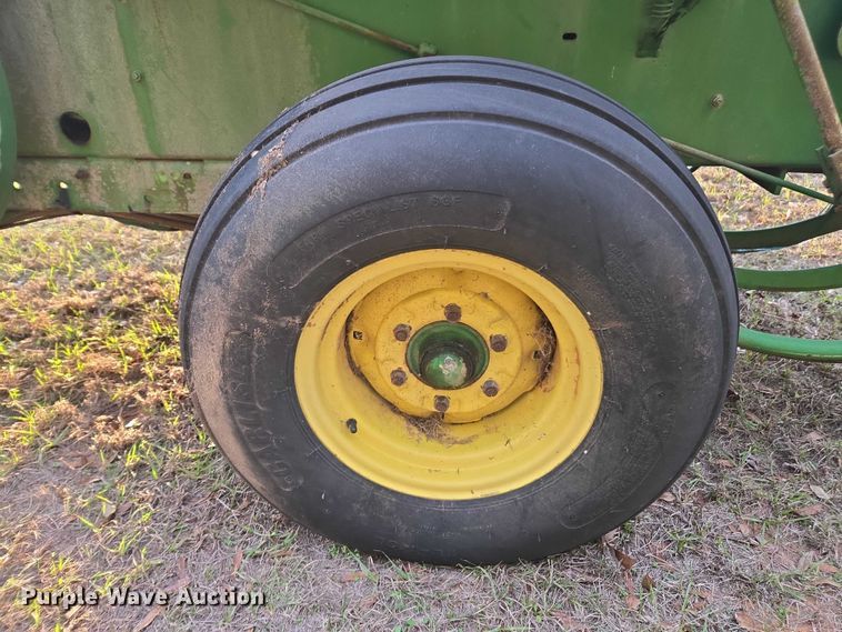 image for item DU2661 John Deere 348 small square baler
