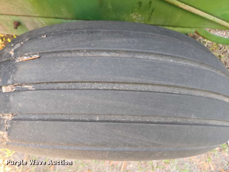 image for item DU2661 John Deere 348 small square baler