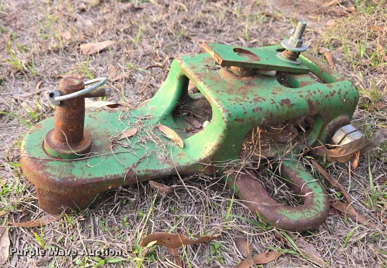 image for item DU2661 John Deere 348 small square baler