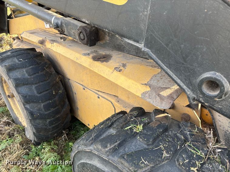 image for item DW7394 1997 New Holland L865 Turbo skid steer loader