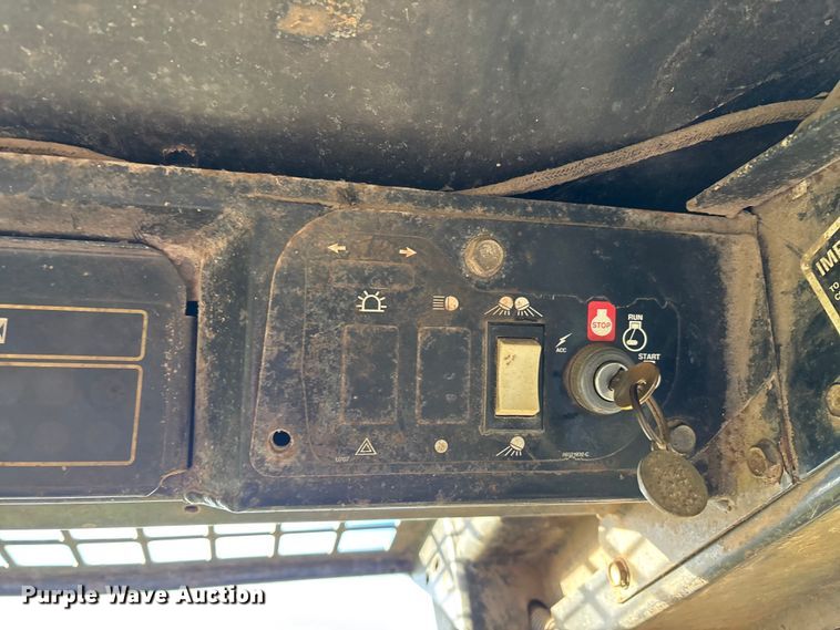 image for item DW7394 1997 New Holland L865 Turbo skid steer loader