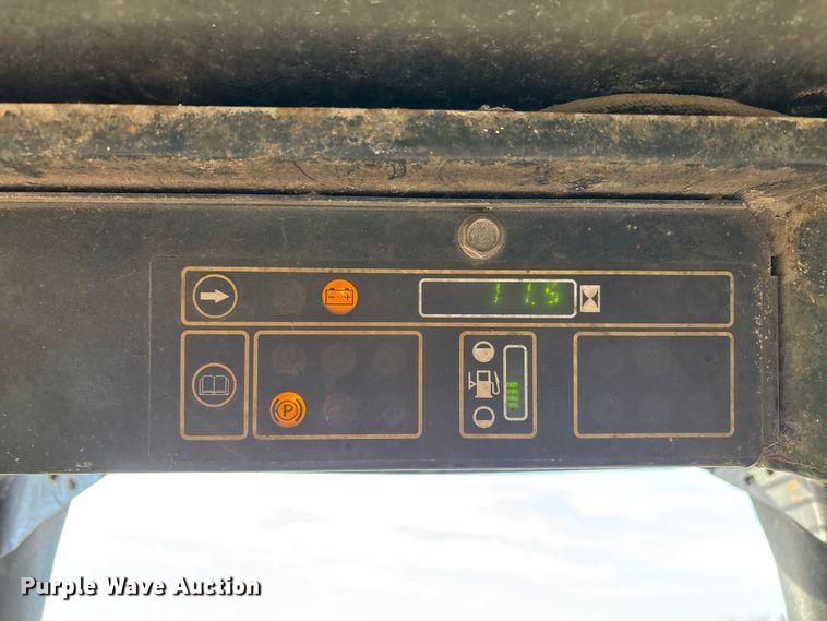 image for item DW7394 1997 New Holland L865 Turbo skid steer loader