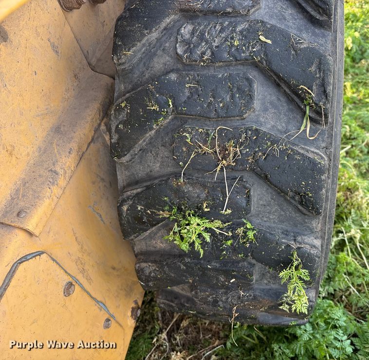 image for item DW7394 1997 New Holland L865 Turbo skid steer loader