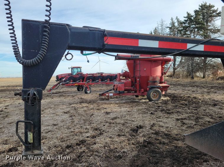 image for item EA2761 1999 Friesen 240 seed tender