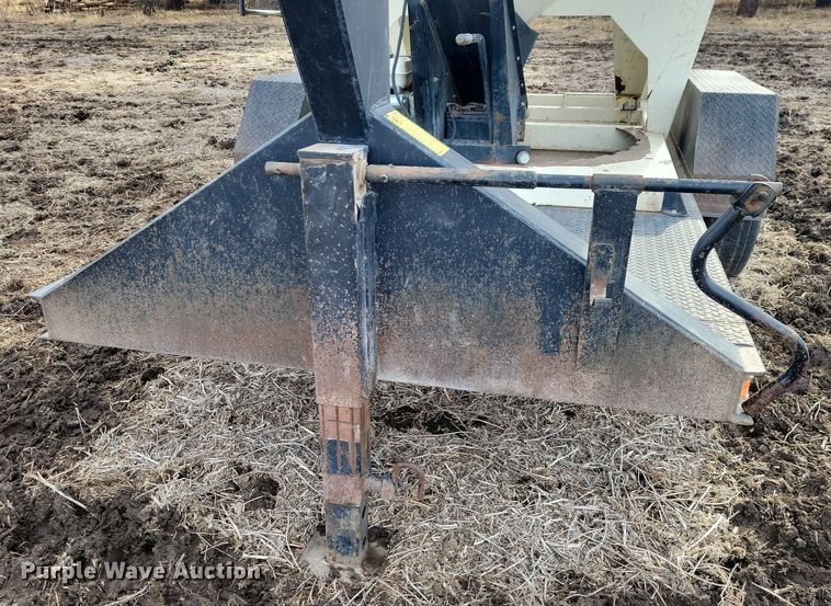 image for item EA2761 1999 Friesen 240 seed tender