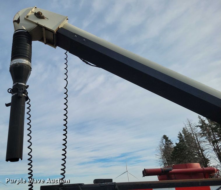 image for item EA2761 1999 Friesen 240 seed tender