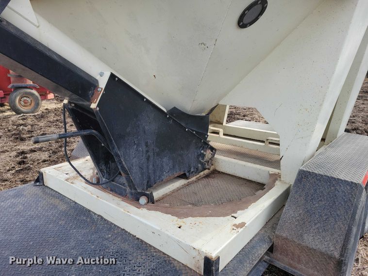 image for item EA2761 1999 Friesen 240 seed tender