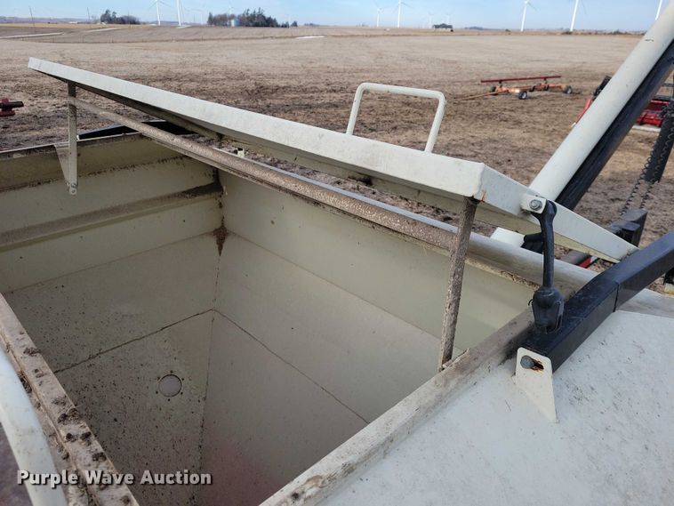 image for item EA2761 1999 Friesen 240 seed tender