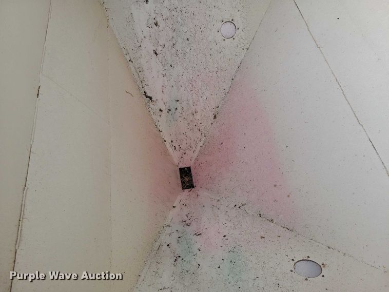 image for item EA2761 1999 Friesen 240 seed tender