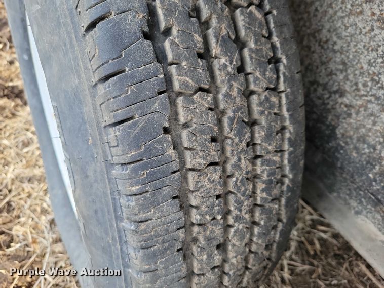 image for item EA2761 1999 Friesen 240 seed tender