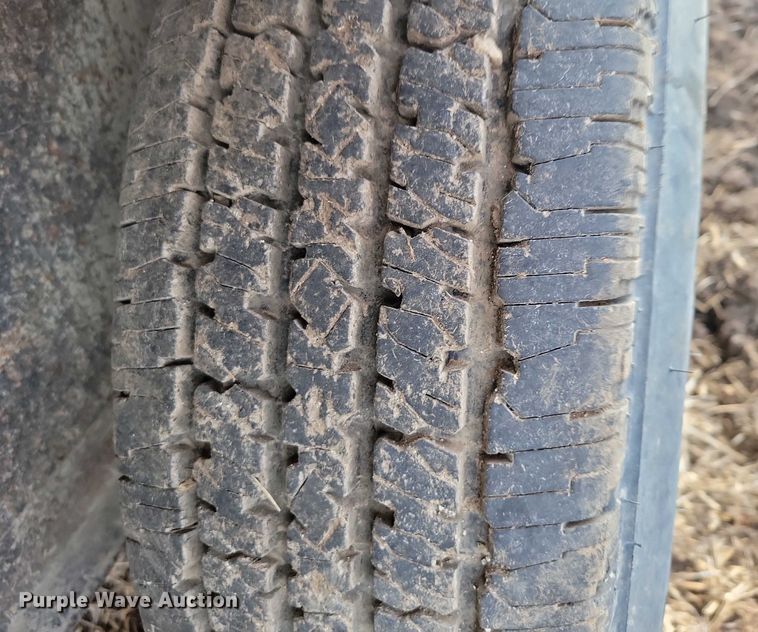 image for item EA2761 1999 Friesen 240 seed tender