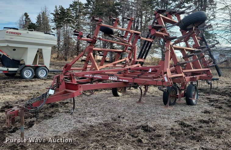image for item EA2762 Case IH 4800 field cultivator