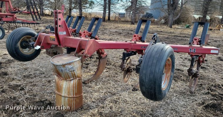 image for item EA2763 Case IH 14 ripper