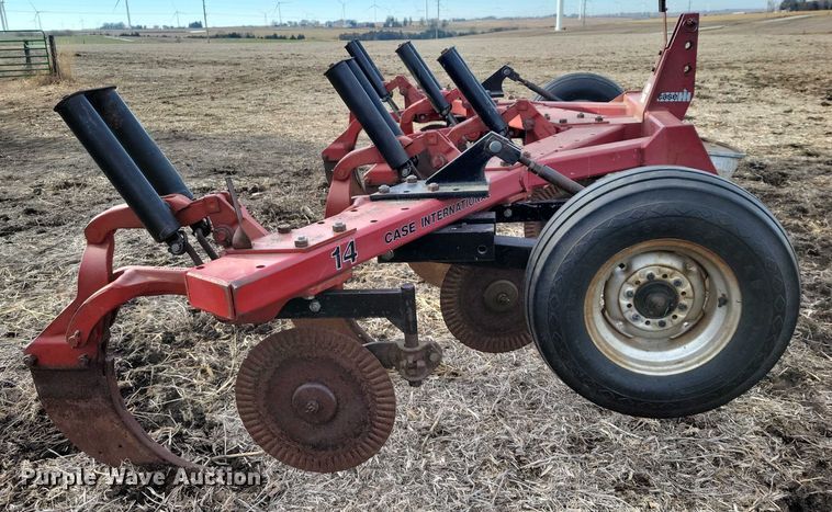 image for item EA2763 Case IH 14 ripper