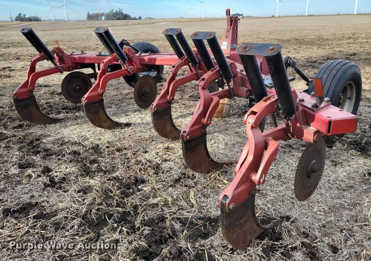 image for item EA2763 Case IH 14 ripper