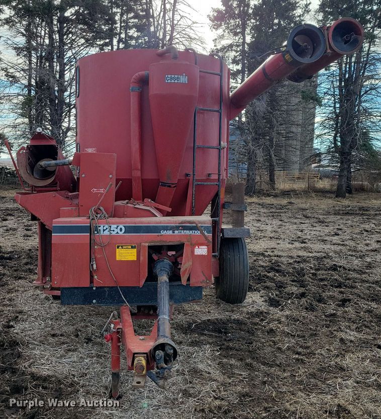 image for item EA2788 Case IH 1250 feed grinder/mixer
