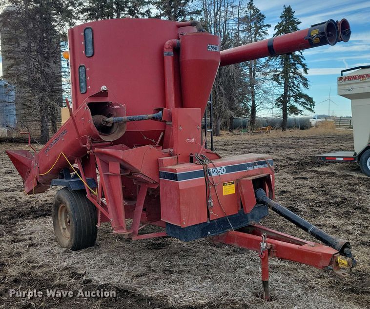 image for item EA2788 Case IH 1250 feed grinder/mixer