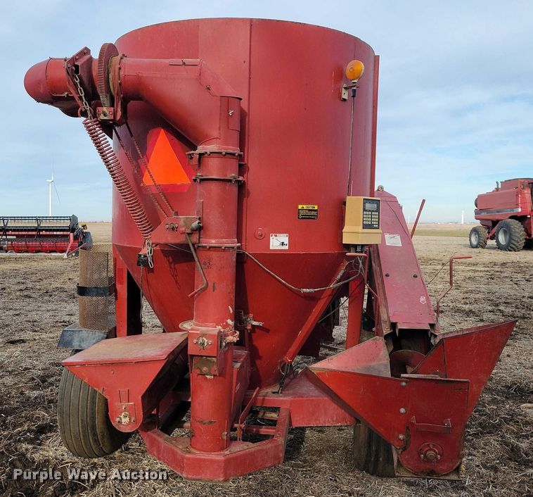 image for item EA2788 Case IH 1250 feed grinder/mixer