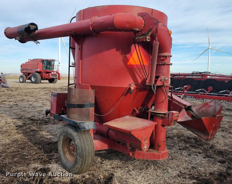 image for item EA2788 Case IH 1250 feed grinder/mixer