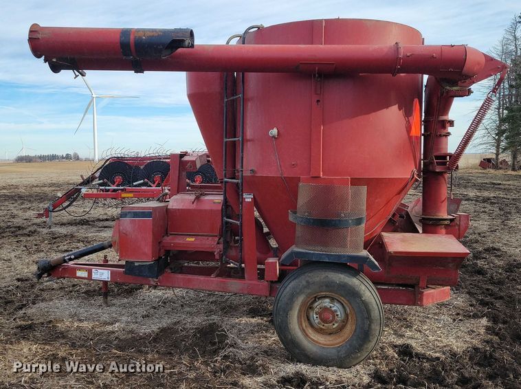 image for item EA2788 Case IH 1250 feed grinder/mixer