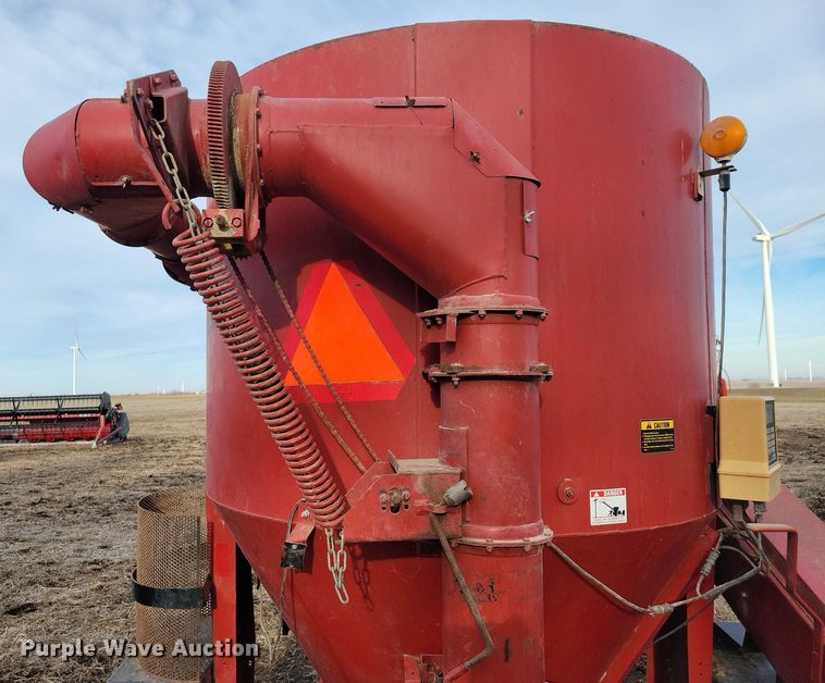 image for item EA2788 Case IH 1250 feed grinder/mixer