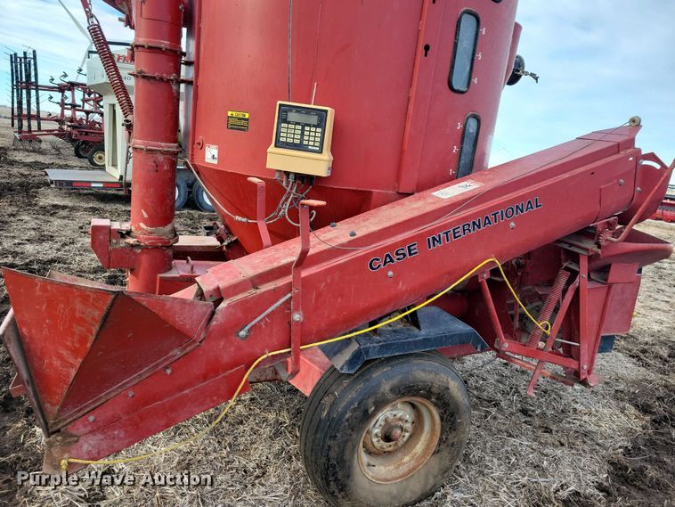 image for item EA2788 Case IH 1250 feed grinder/mixer