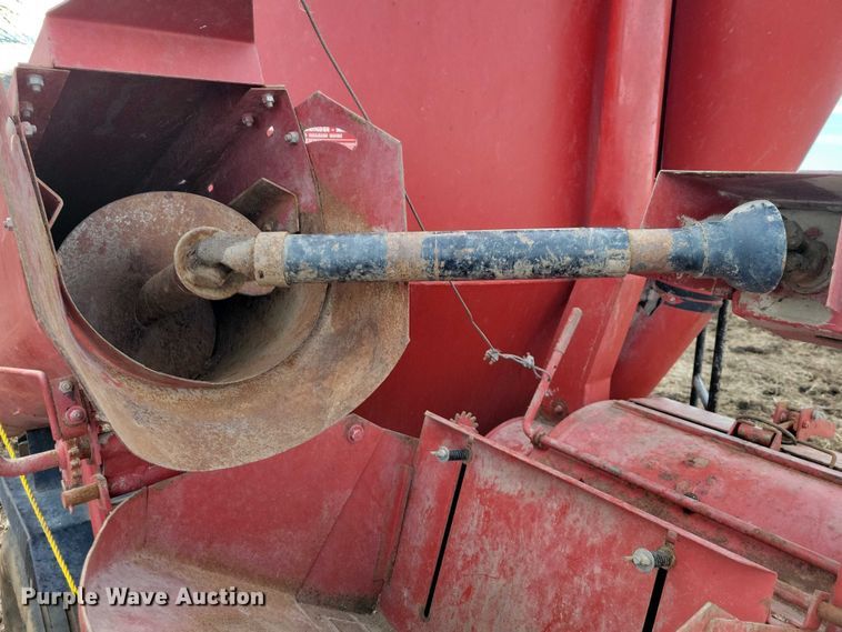 image for item EA2788 Case IH 1250 feed grinder/mixer