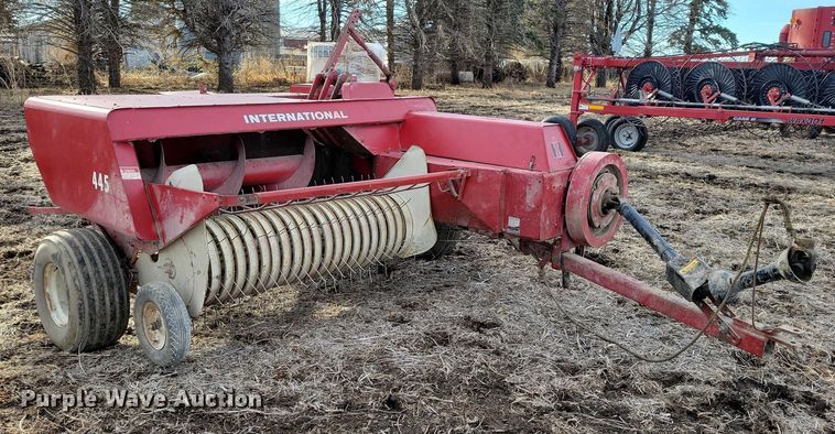 image for item EA2791 IH 445T small square baler
