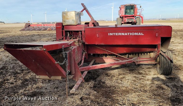 image for item EA2791 IH 445T small square baler