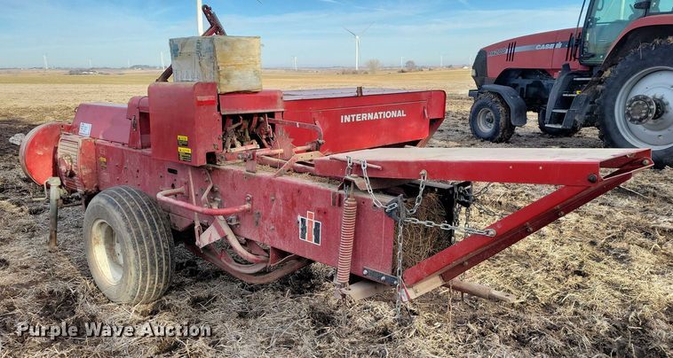 image for item EA2791 IH 445T small square baler