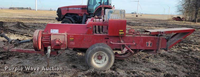 image for item EA2791 IH 445T small square baler