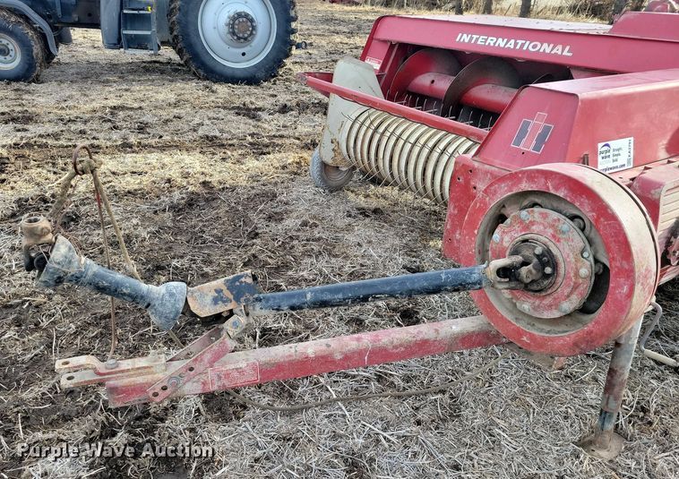 image for item EA2791 IH 445T small square baler