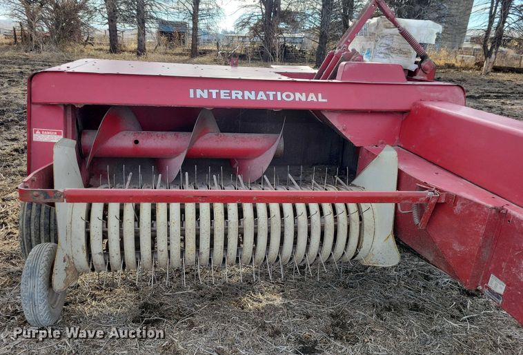 image for item EA2791 IH 445T small square baler