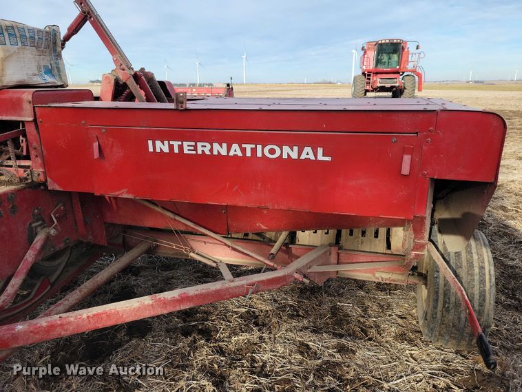 image for item EA2791 IH 445T small square baler