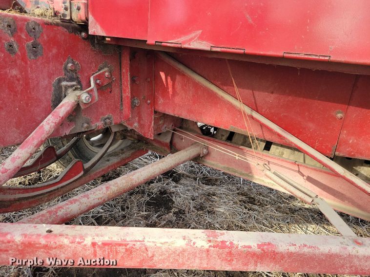 image for item EA2791 IH 445T small square baler