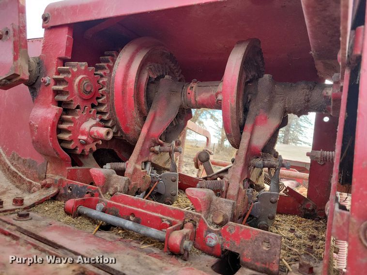 image for item EA2791 IH 445T small square baler