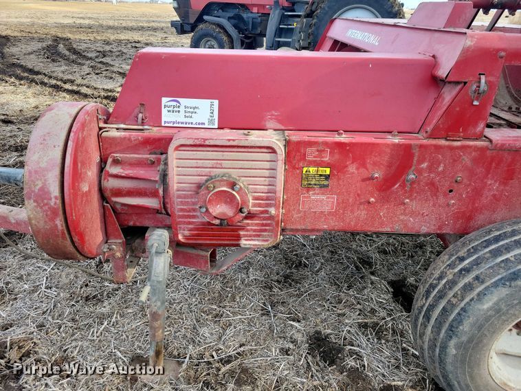 image for item EA2791 IH 445T small square baler
