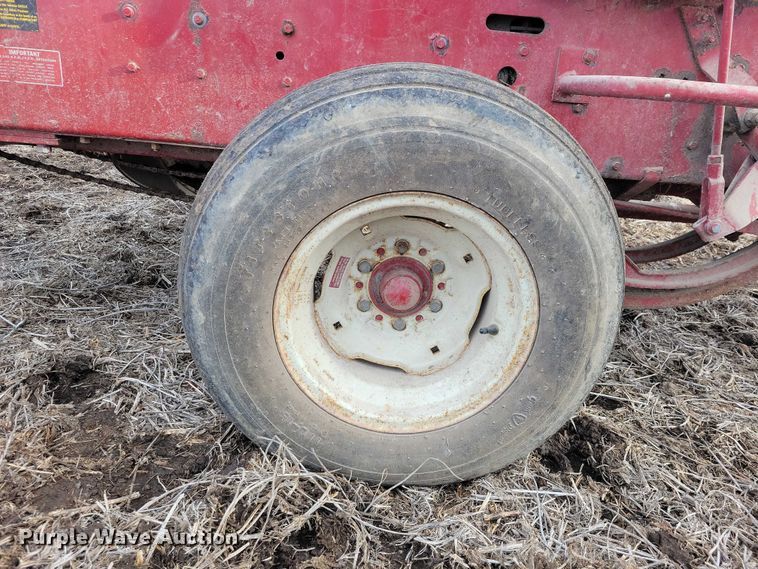 image for item EA2791 IH 445T small square baler