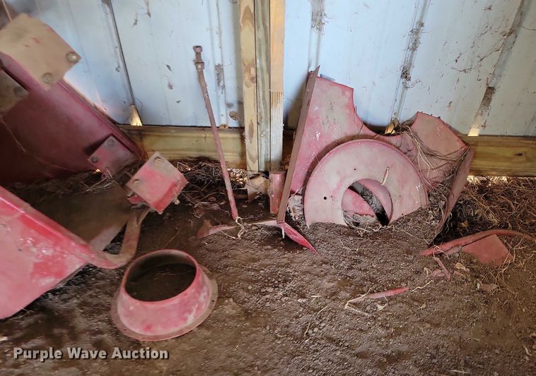 image for item EA2791 IH 445T small square baler